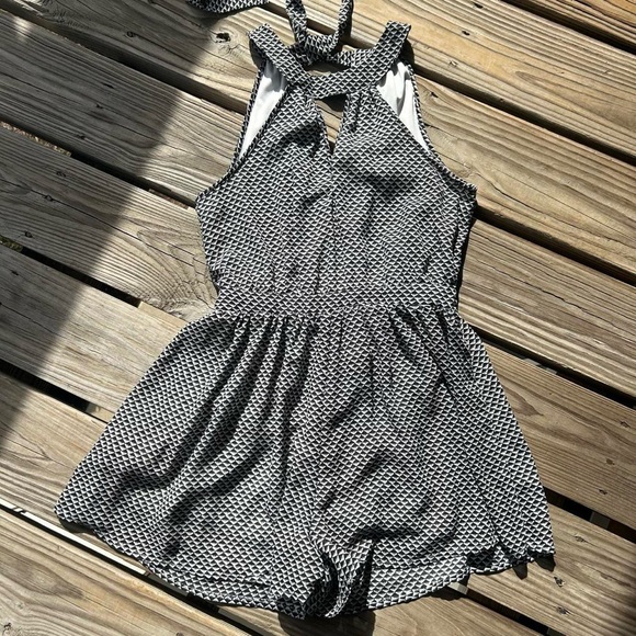 Romper - Picture 2 of 9